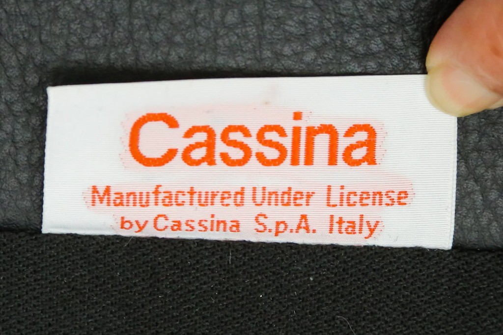 中古　美品　Cassina(カッシーナ)　MARALUNGA(マラルンガ)　本革　包み込むようなフォルムが魅力!　背もたれの高さを切り替えられる機能的な1人掛けソファ　現行定価約120万円　(R-090772)
