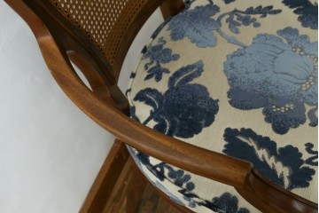 中古　美品!!　DREXEL HERITAGE(ドレクセルヘリテイジ)　Cameo Classics(キャメオクラシックス)　マホガニー材　ラタン編みと花柄ファブリックが上品なアームチェア　定価約35万円　(R-090773)