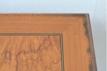 中古　イタリア製　高級ブランド家具　メデア(Medea)　印象的な木目の天板と細身の脚が映えるデスク　(R-090777)