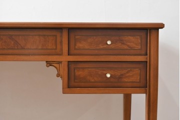 中古　イタリア製　高級ブランド家具　メデア(Medea)　印象的な木目の天板と細身の脚が映えるデスク　(R-090777)