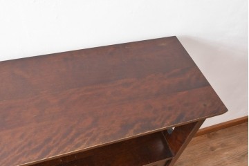 中古　北海道民芸家具　落ち着いた色合いが上品な収納付き飾り棚　(R-090778)