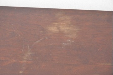 中古　北海道民芸家具　落ち着いた色合いが上品な収納付き飾り棚　(R-090778)