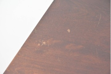 中古　北海道民芸家具　落ち着いた色合いが上品な収納付き飾り棚　(R-090778)