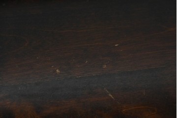 中古　北海道民芸家具　落ち着いた色合いが上品な収納付き飾り棚　(R-090778)