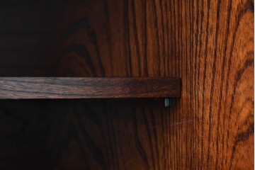 中古　岩谷堂箪笥　欅(ケヤキ)材　格子戸と重厚な飾り金具が目を引くサイドボード　(R-090779)