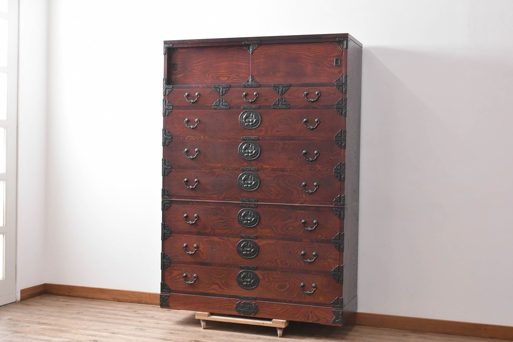 中古　美品　岩谷堂箪笥　力強い木目と大振りの牡丹金具が貫禄ある重ね箪笥　(R-090780)