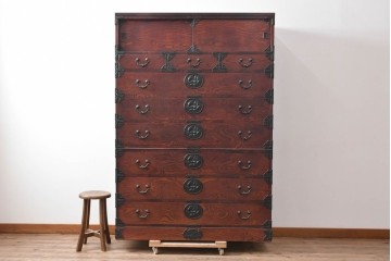 中古　美品　岩谷堂箪笥　力強い木目と大振りの牡丹金具が貫禄ある重ね箪笥　(R-090780)
