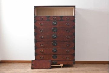 中古　美品　岩谷堂箪笥　力強い木目と大振りの牡丹金具が貫禄ある重ね箪笥　(R-090780)