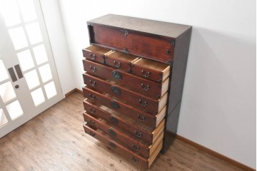 中古　美品　岩谷堂箪笥　力強い木目と大振りの牡丹金具が貫禄ある重ね箪笥　(R-090780)