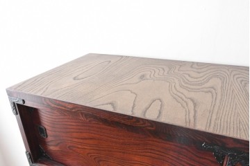 中古　美品　岩谷堂箪笥　力強い木目と大振りの牡丹金具が貫禄ある重ね箪笥　(R-090780)