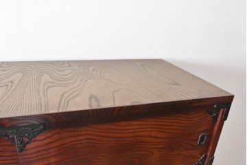 中古　美品　岩谷堂箪笥　力強い木目と大振りの牡丹金具が貫禄ある重ね箪笥　(R-090780)