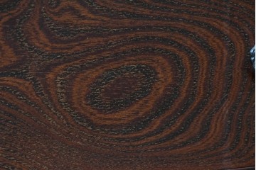 中古　美品　岩谷堂箪笥　力強い木目と大振りの牡丹金具が貫禄ある重ね箪笥　(R-090780)