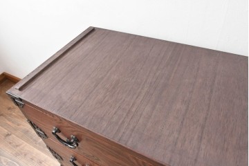 《天板取り付け加工費込み》　中古　美品　岩谷堂箪笥　力強い木目と大振りの牡丹金具が重厚な3段衣装箪笥　(R-090782)