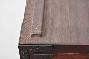 《天板取り付け加工費込み》　中古　美品　岩谷堂箪笥　力強い木目と大振りの牡丹金具が重厚な3段衣装箪笥　(R-090782)