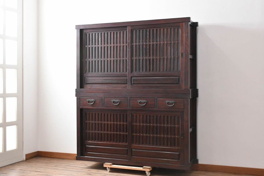 中古　国産職人手作り　栗材　縦格子戸が上品な重ね水屋箪笥　(R-090783)