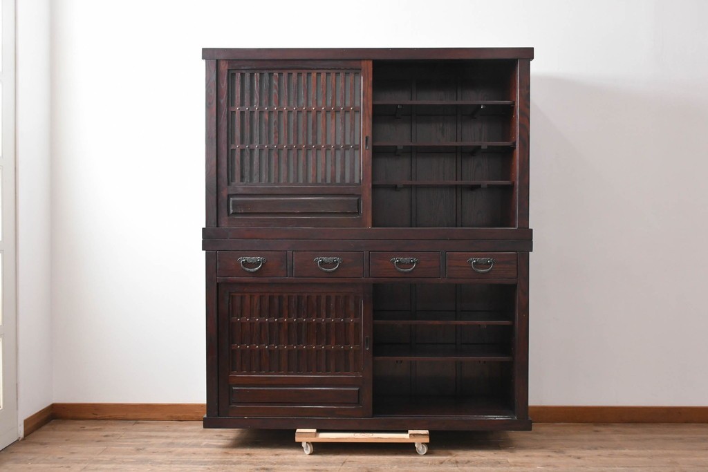中古　国産職人手作り　栗材　縦格子戸が上品な重ね水屋箪笥　(R-090783)