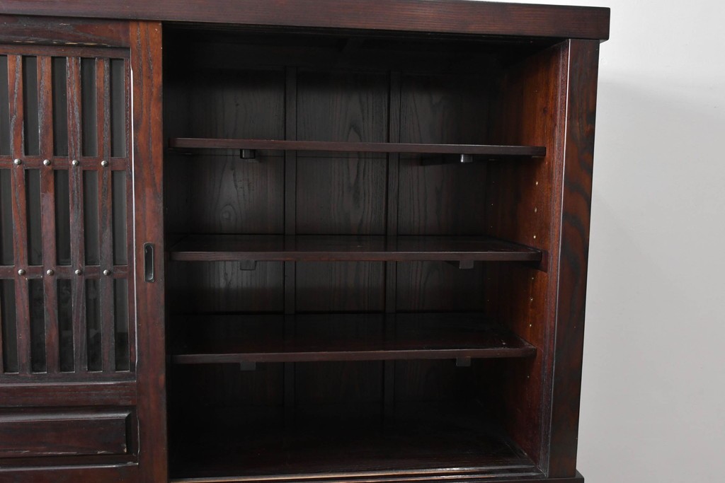 中古　国産職人手作り　栗材　縦格子戸が上品な重ね水屋箪笥　(R-090783)