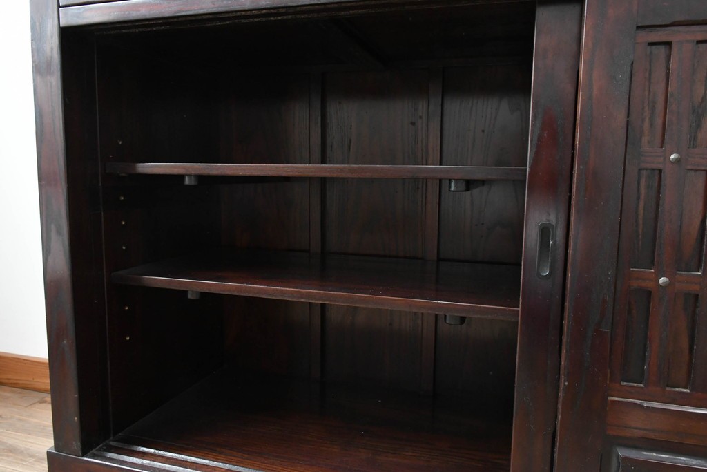 中古　国産職人手作り　栗材　縦格子戸が上品な重ね水屋箪笥　(R-090783)