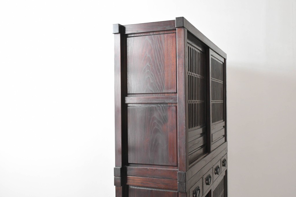 中古　国産職人手作り　栗材　縦格子戸が上品な重ね水屋箪笥　(R-090783)