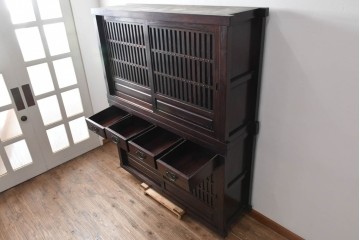 中古　国産職人手作り　栗材　縦格子戸が上品な重ね水屋箪笥　(R-090783)