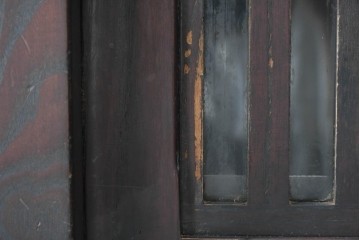 中古　国産職人手作り　栗材　縦格子戸が上品な重ね水屋箪笥　(R-090783)