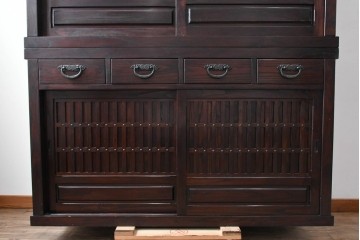 中古　国産職人手作り　栗材　縦格子戸が上品な重ね水屋箪笥　(R-090783)