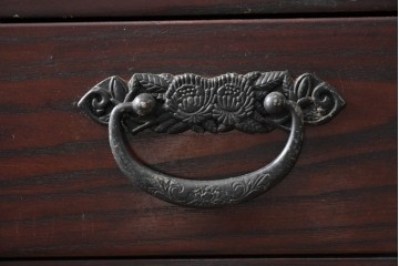中古　国産職人手作り　栗材　縦格子戸が上品な重ね水屋箪笥　(R-090783)
