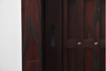 中古　国産職人手作り　栗材　縦格子戸が上品な重ね水屋箪笥　(R-090783)