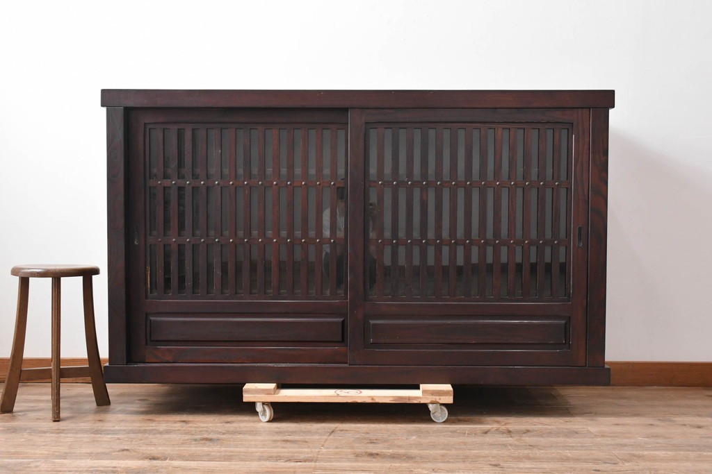 中古　国産職人手作り　栗材　水屋箪笥上段　縦格子戸が上品なサイドボード　(R-090784)
