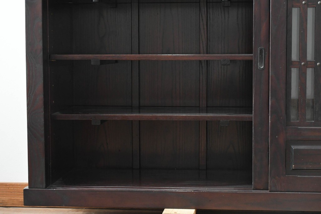 中古　国産職人手作り　栗材　水屋箪笥上段　縦格子戸が上品なサイドボード　(R-090784)