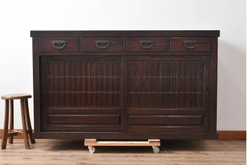中古　国産職人手作り　栗材　水屋箪笥下段　4杯の引き出しと格子戸を備えた上品なサイドボード　(R-090785)