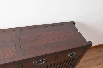 中古　国産職人手作り　栗材　水屋箪笥下段　4杯の引き出しと格子戸を備えた上品なサイドボード　(R-090785)