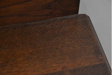 イギリスアンティーク　1920年頃　オーク材　バーリーツイストの支柱と丸鏡がかわいらしいドレッシングチェスト　(R-090786)