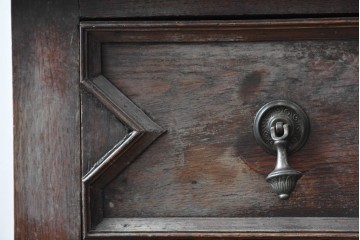 イギリスアンティーク　1920年頃　オーク材　バーリーツイストの支柱と丸鏡がかわいらしいドレッシングチェスト　(R-090786)