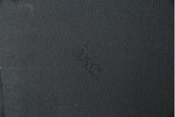 中古　美品　Cassinaixc.(カッシーナイクスシー)　IXC. R&D(イクスシー.R&D)　LINE(ライン)　FX革　洗練されたデザインのアームチェアとスツールのセット　チェア/定価約12万8千円　スツール/定価約8万円　(R-090791)