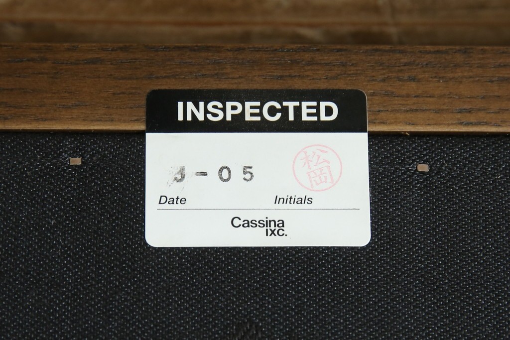 中古　美品　Cassinaixc.(カッシーナイクスシー)　IXC. R&D(イクスシー.R&D)　LINE(ライン)　FX革　洗練されたデザインのアームチェアとスツールのセット　チェア/定価約12万8千円　スツール/定価約8万円　(R-090791)