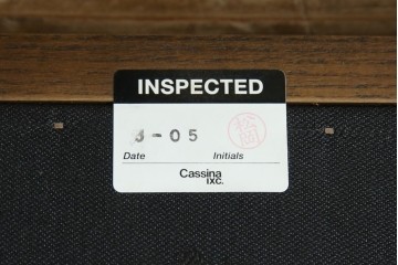 中古　美品　Cassinaixc.(カッシーナイクスシー)　IXC. R&D(イクスシー.R&D)　LINE(ライン)　FX革　洗練されたデザインのアームチェアとスツールのセット　チェア/定価約12万8千円　スツール/定価約8万円　(R-090791)