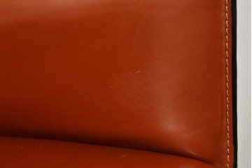 中古　美品　Cassina(カッシーナ)　413 CAB(キャブ)　MARIO BELLINI(マリオベリーニ)　本革　脚部まで革で覆われた個性的なアームチェア　定価約41万8千円　(R-090792)
