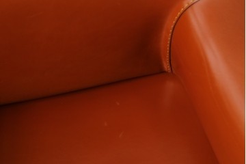 中古　美品　Cassina(カッシーナ)　413 CAB(キャブ)　MARIO BELLINI(マリオベリーニ)　本革　脚部まで革で覆われた個性的なアームチェア　定価約41万8千円　(R-090792)