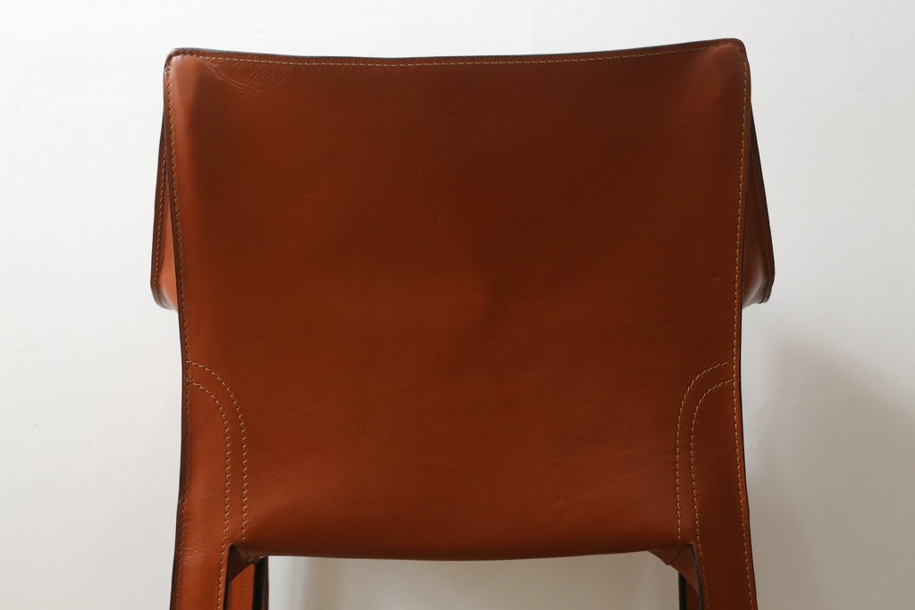 中古　美品　Cassina(カッシーナ)　413 CAB(キャブ)　MARIO BELLINI(マリオベリーニ)　本革　脚部まで革で覆われた個性的なアームチェア　定価約41万8千円　(R-090792)