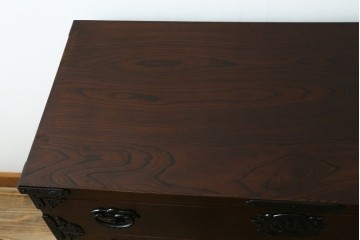 中古　美品　岩谷堂箪笥　桜木作　重厚感ある佇まいの衣装箪笥　(R-090793)
