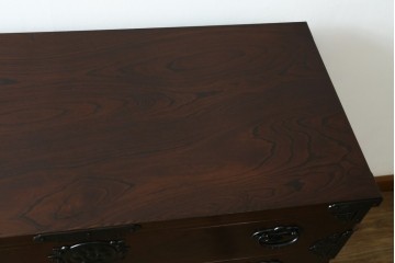 中古　美品　岩谷堂箪笥　桜木作　重厚感ある佇まいの衣装箪笥　(R-090793)