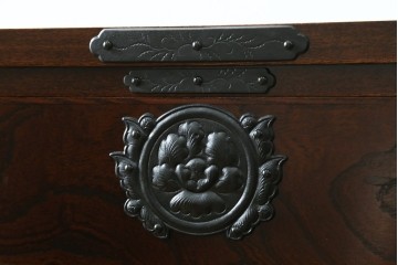 中古　美品　岩谷堂箪笥　桜木作　重厚感ある佇まいの衣装箪笥　(R-090793)