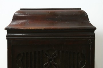 和製アンティーク　昭和初期　蓋付きキャビネット型のポータブル蓄音機　(R-090795)