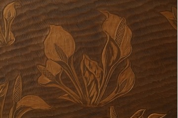 【簡易リペア限定品】　和製ヴィンテージ　日光彫り　水芭蕉の意匠が趣深い一枚板の飾り板　(R-090799)