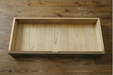 中古　高級品　国産職人手作り工芸家具　光尚　並厚　牡丹を大胆に彫り表した総桐箪笥　(R-090800)