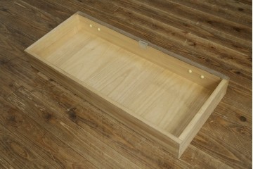 中古　高級品　国産職人手作り工芸家具　光尚　並厚　牡丹を大胆に彫り表した総桐箪笥　(R-090800)