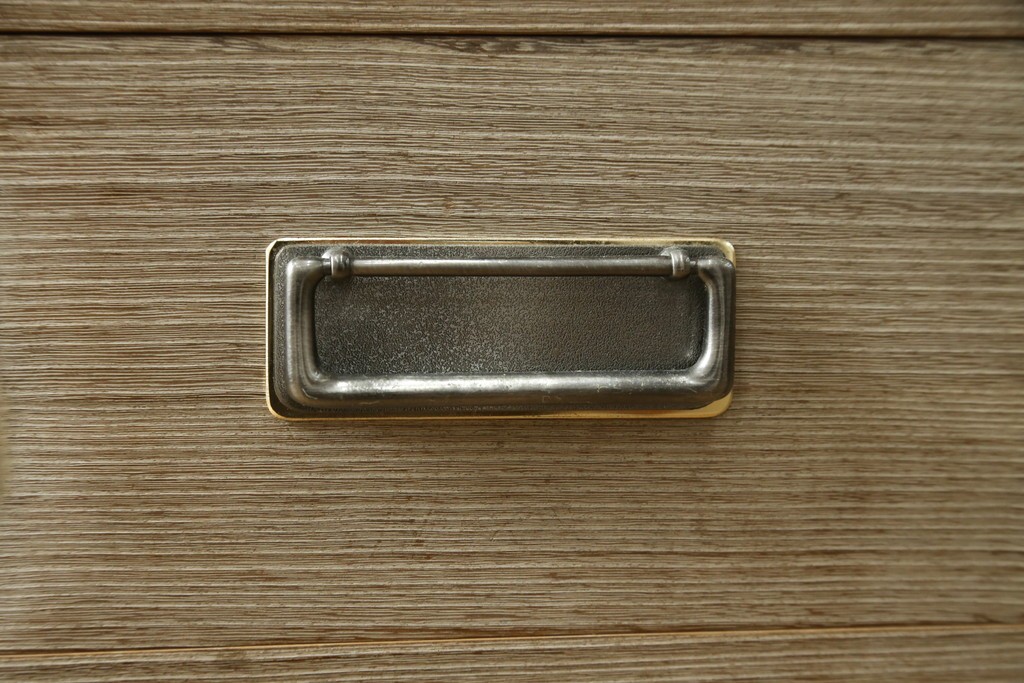中古　高級品　国産職人手作り工芸家具　光尚　並厚　牡丹を大胆に彫り表した総桐箪笥　(R-090800)