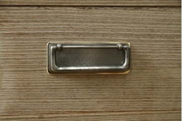 中古　高級品　国産職人手作り工芸家具　光尚　並厚　牡丹を大胆に彫り表した総桐箪笥　(R-090800)