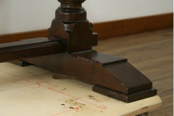 イギリスアンティーク　1910年頃　オーク材　重厚なバルボスレッグが印象的な幅広ドローリーフテーブル　(R-090801)